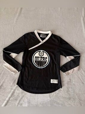 Women’s Reebok Edmonton Oilers Jersey Size S Signed Tom Gilbert #17